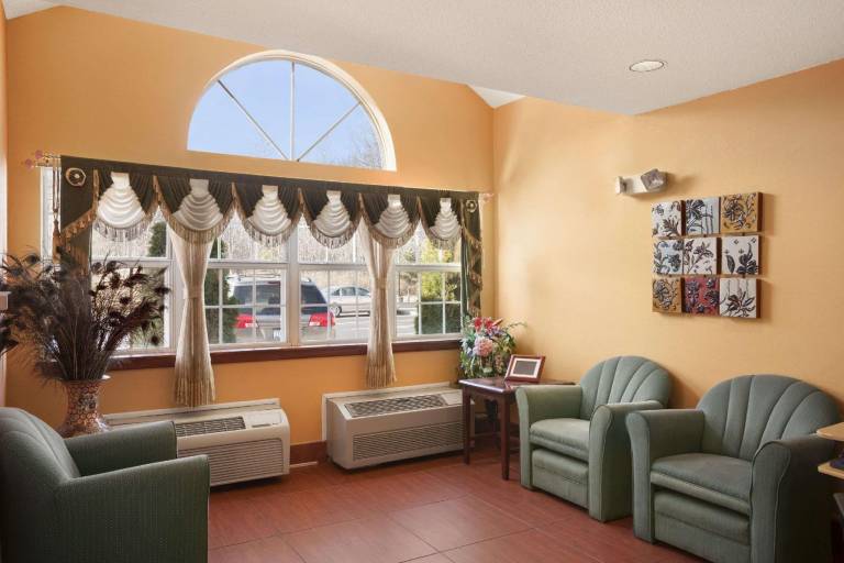 Microtel Inn by Wyndham Albany Airport — photo 5