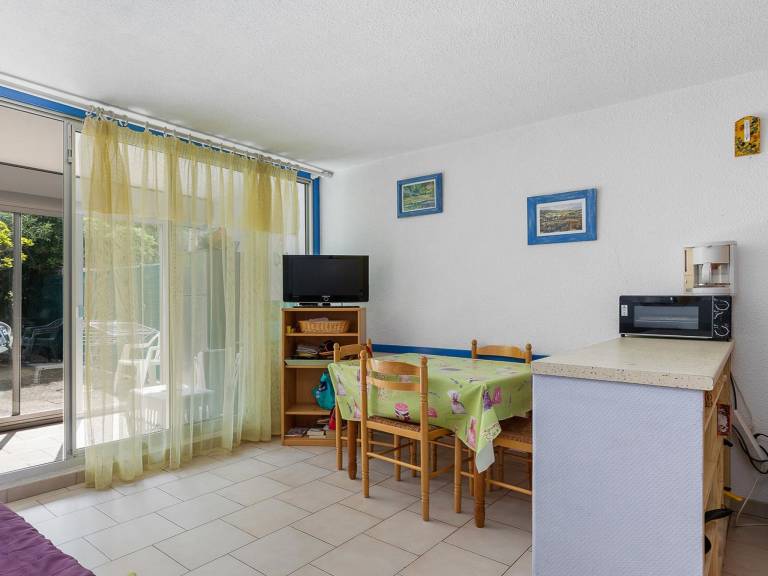 Apartment with patio | Pets allowed — photo 3