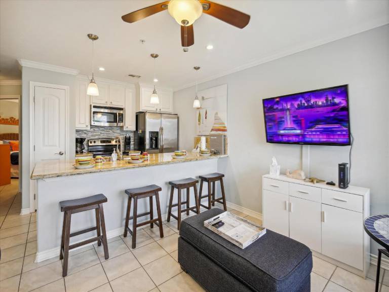 Rental apartment with BBQ & patio | Beach nearby | Suitable for remote work | Pets are welcome — photo 2