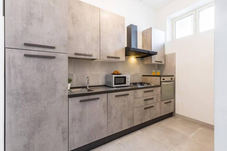 House | Near Naples Cathedral — photo 4