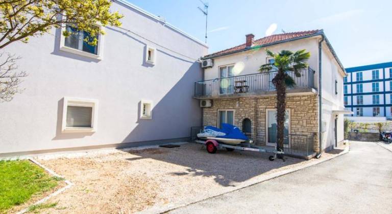 Apartment with terrace & BBQ — photo 3