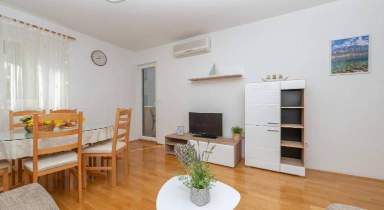 Apartment | Next to the beach | Dogs allowed — photo 2