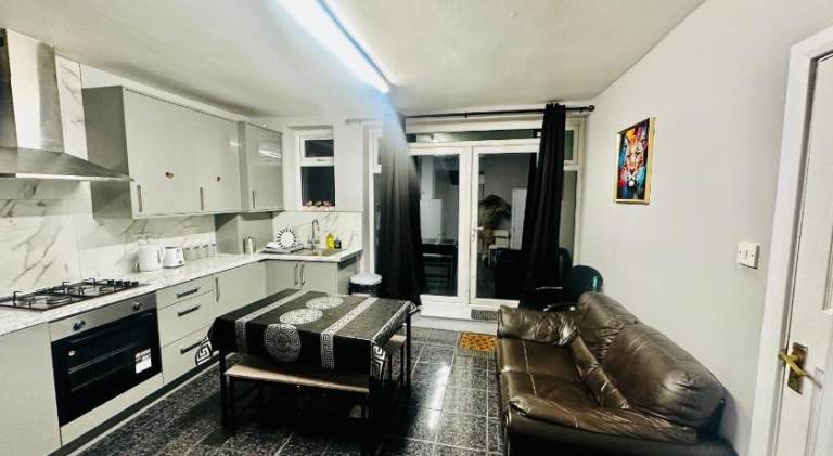 Heathrow roomzzzz BnB — photo 5