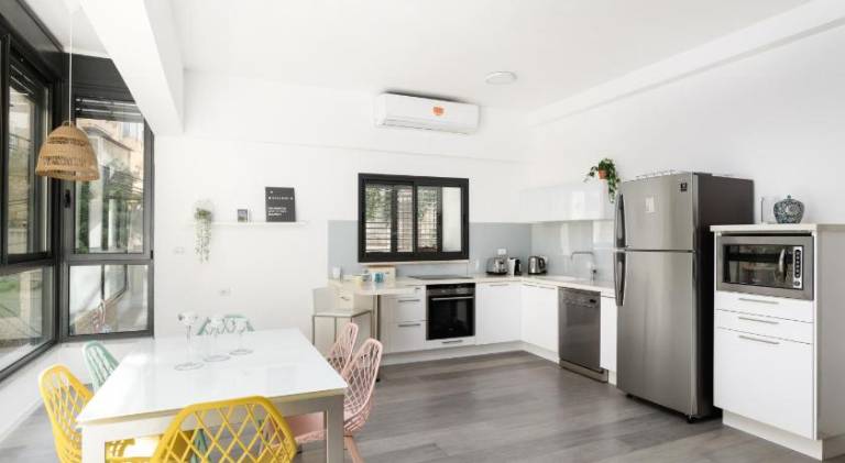 Fresh Design 2BR in City Center by FeelHome — photo 2