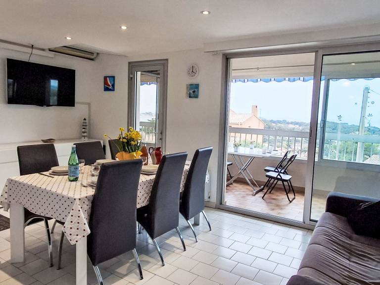 Fully equipped holiday apartment | Sea view | Dogs allowed — photo 2