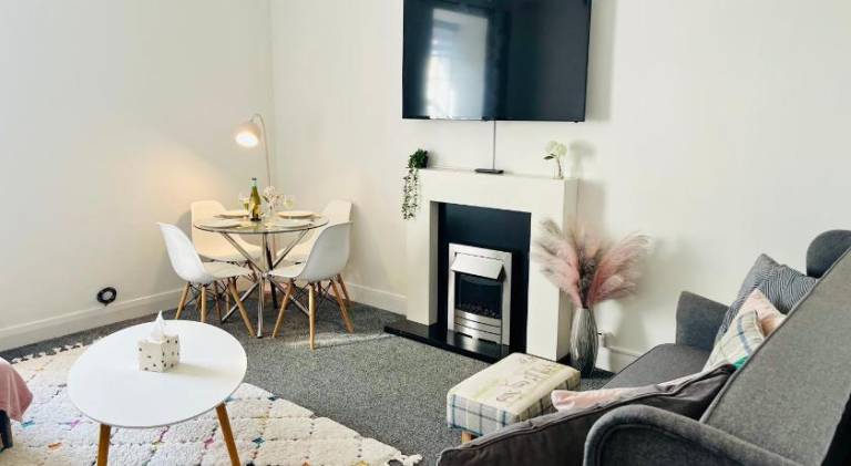 Nice rental apartment with patio | Pet-friendly — photo 2