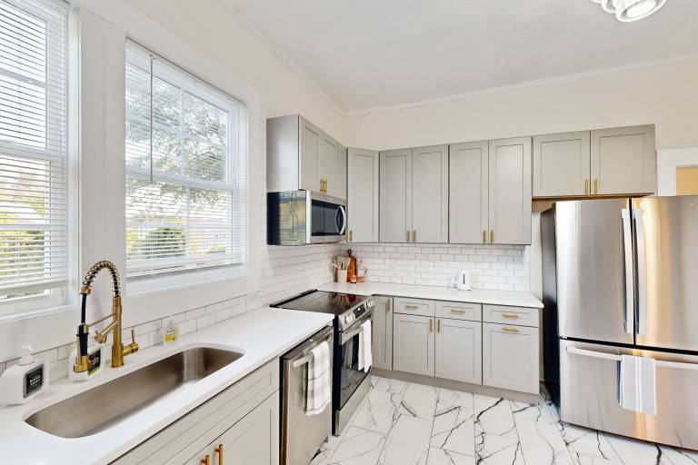 < 2 Mi Dtwn Augusta: Charming Historic Home — photo 4