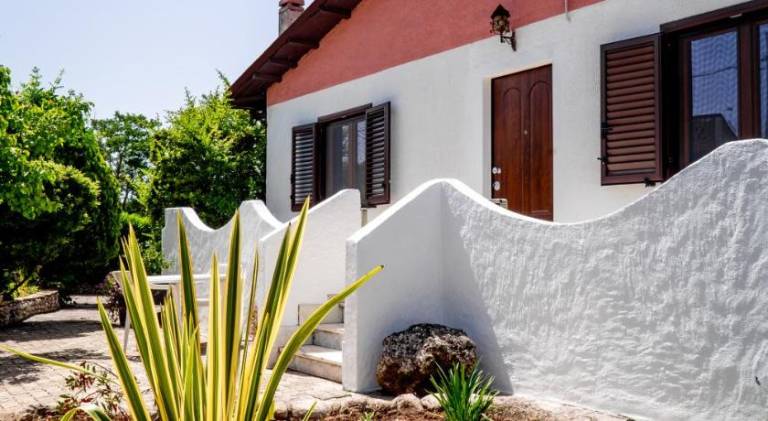 House with 2 rooms for 6 persons in Potenza