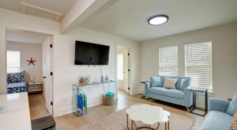 Hip-Nautic - Carriage House - King Beds near Beach — photo 2