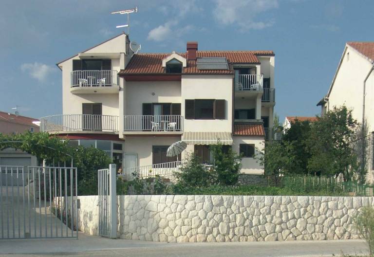 Apartma  Brodarica