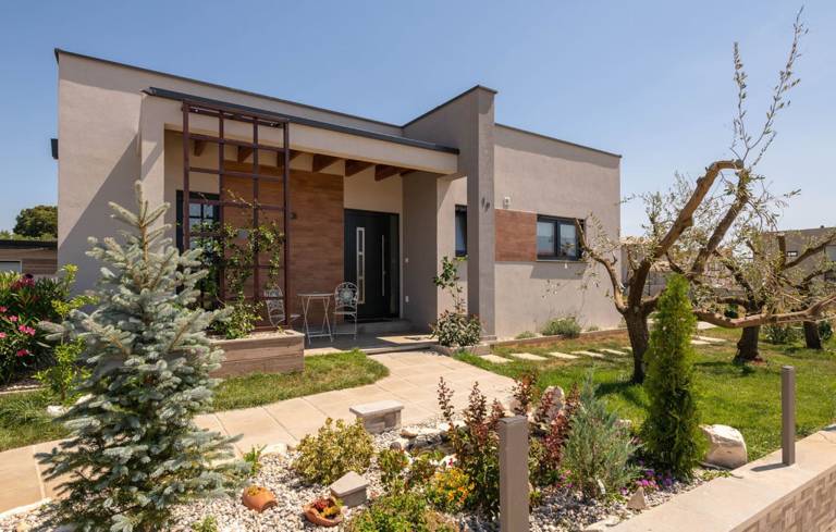 House with garden, barbeque & patio — photo 4