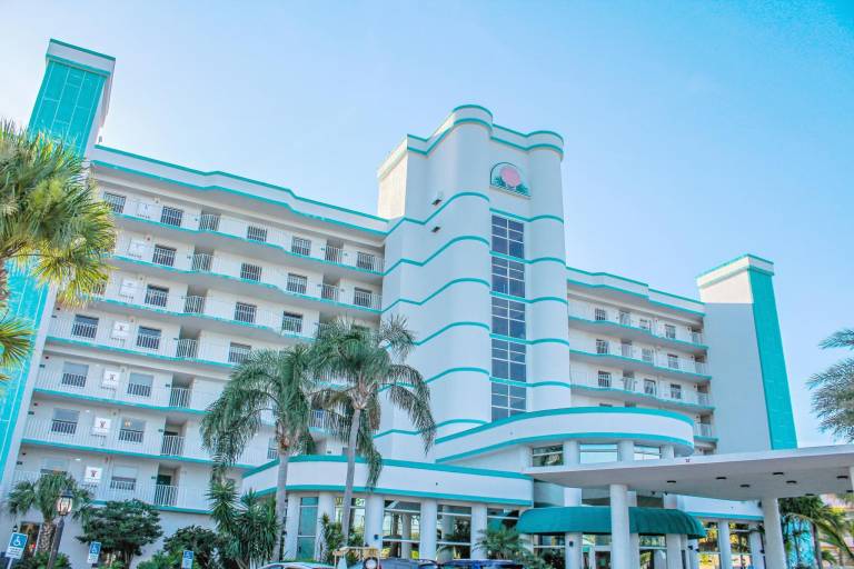 Ample serviced apartment with patio, sauna & hot tub | Close to the beach | Pet-friendly in Cape Canaveral, FL