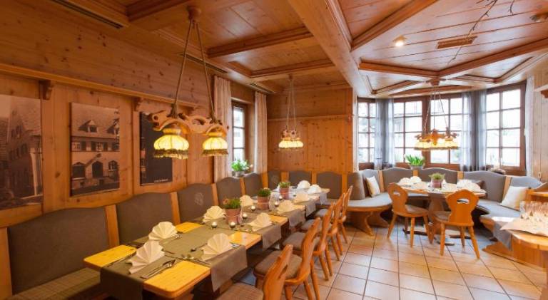 Lowen Hotel & Restaurant — photo 4