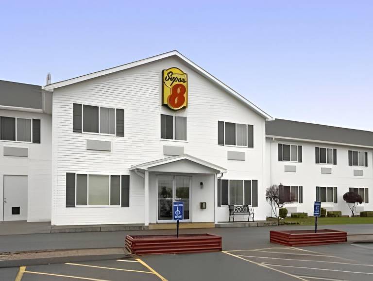 Super 8 By Wyndham Canandaigua in Canandaigua, NY