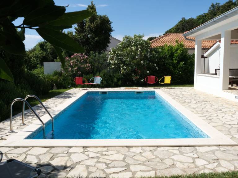 Pleasant vacation home with garden, barbecue & private pool | Nature view | Pets allowed — photo 2