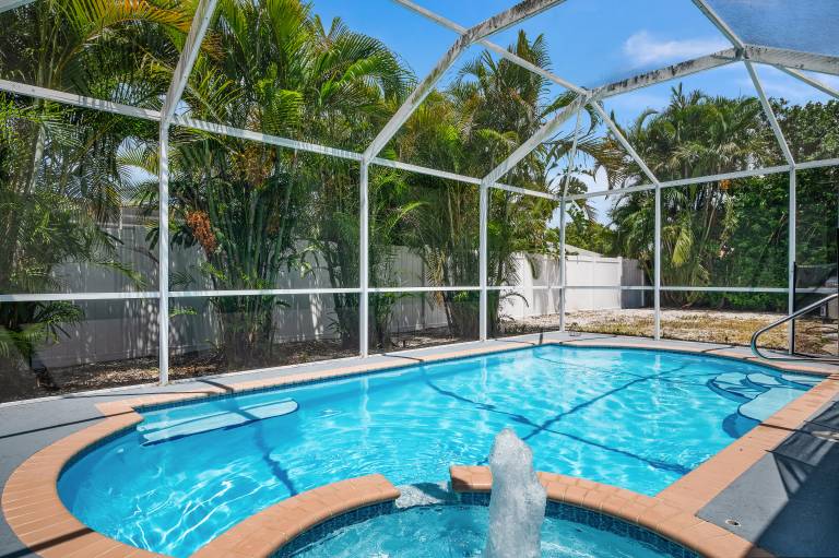 House with barbecue & private pool in Bradenton, FL