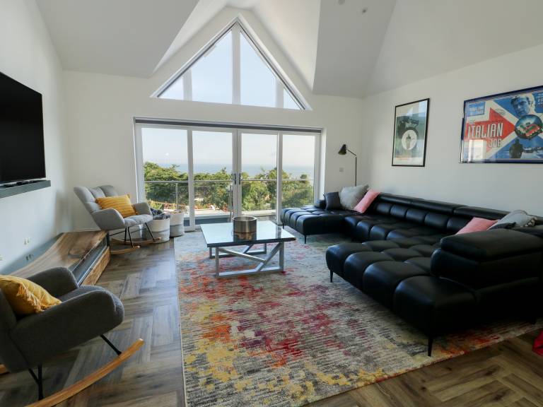 Cottage with hot tub & garden | Beach view — photo 4