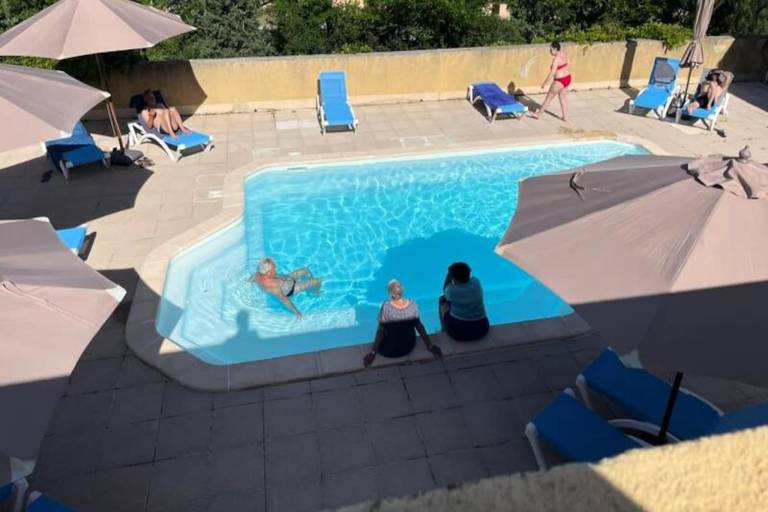 Apartment with pool & terrace — photo 2