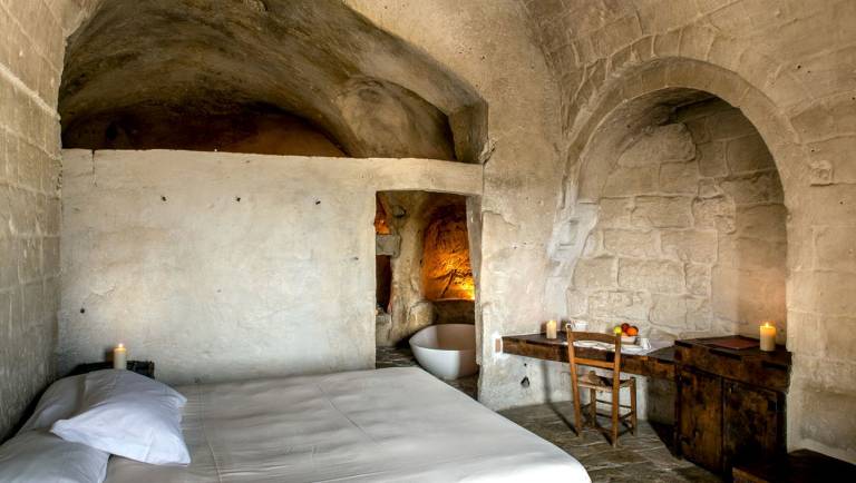 Unique Cave Accommodation with a Luxury Bathroom In Matera, Italy in Matera