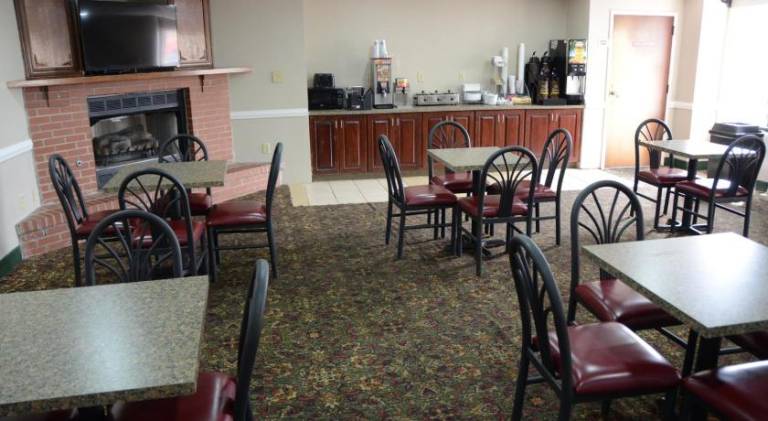 Super 8 By Wyndham Louisville/Expo Center — photo 4