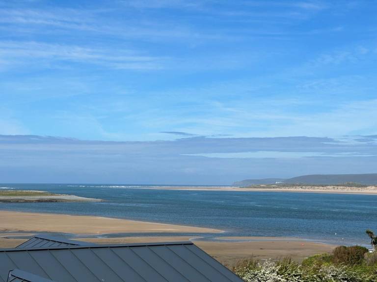 Cottage with terrace, hot tub & garden | Water view — photo 4