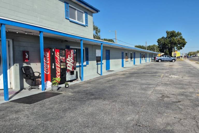 Base Motel By OYO South Tampa — photo 4