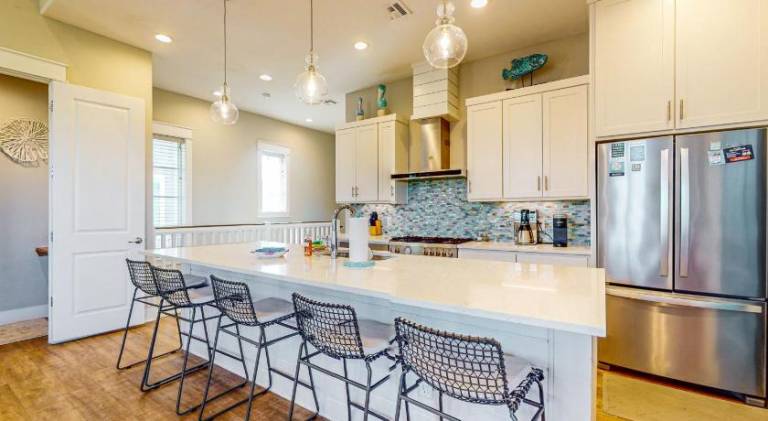 Big vacation home with pool | Close to the beach | Pets are welcome — photo 4