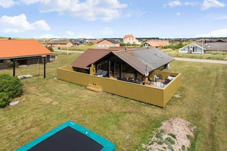 Vacation home with grill & terrace — photo 3