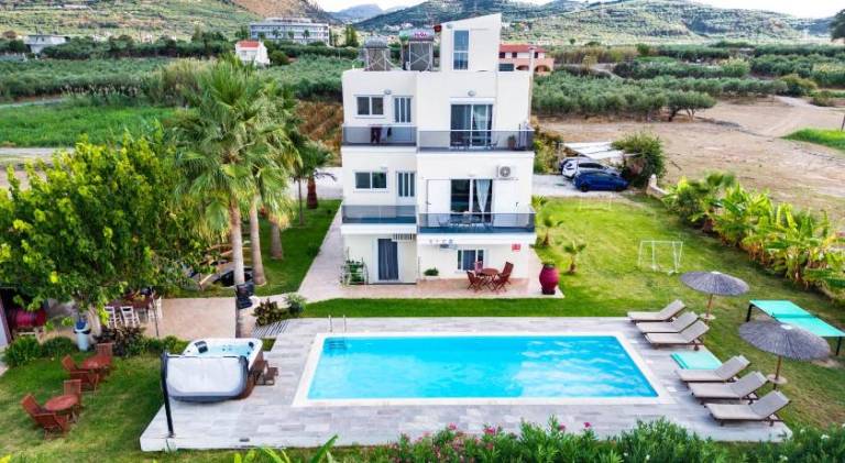 Martimi Private 3 Apartments with Pool, Heated Jacuzzi and Sauna, 2 Apartments with Sea View, 200m f in Kissamos
