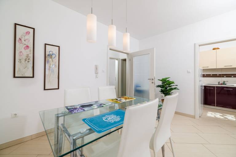 Rental apartment with terrace & yard | Garden view — photo 5
