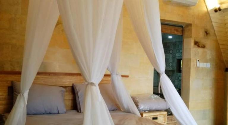 Lodge with terrace & pool | Pets allowed — photo 2