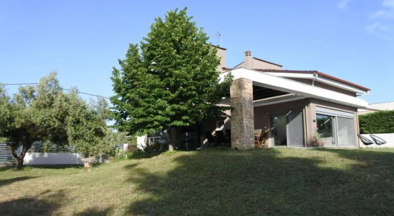 Villa with patio & yard | Pets allowed in Sithonia