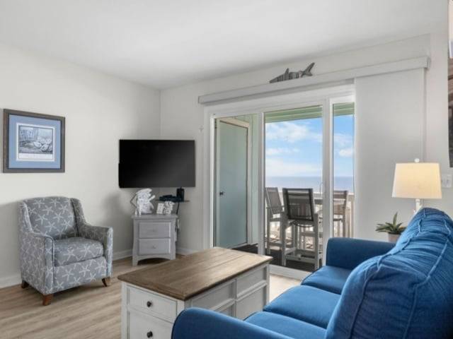 Condo with pool — photo 3