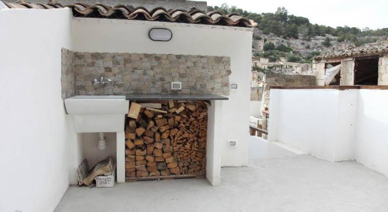 Vacation home with terrace, yard & BBQ — photo 4
