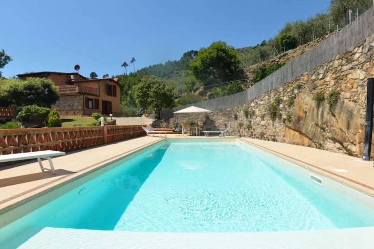 Vacation home with BBQ, pool & garden — photo 3
