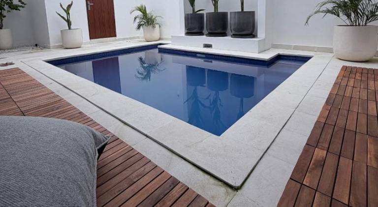 Villa with pool — photo 4