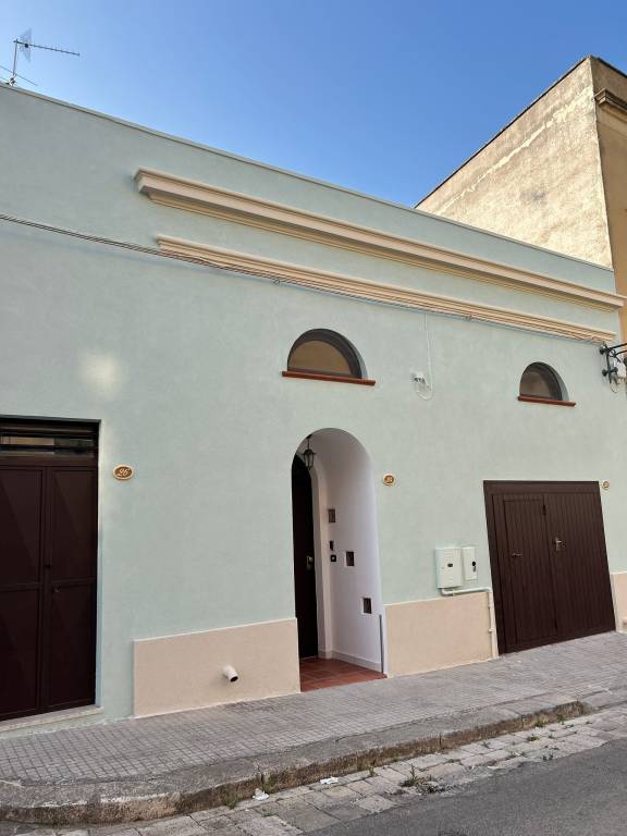 Family-oriented charming rental apartment with barbeque & yard | Garden view | Dogs allowed — photo 2