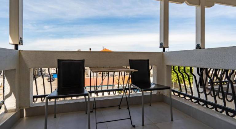 Pleasant serviced apartment with terrace & garden | Next to the beach | Dogs allowed — photo 3