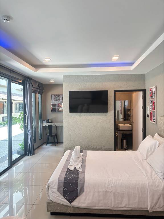 Child-friendly private room with garden & terrace | City view | Pets allowed — photo 3