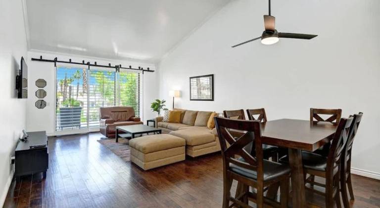 Vacation home with hot tub & pool — photo 3