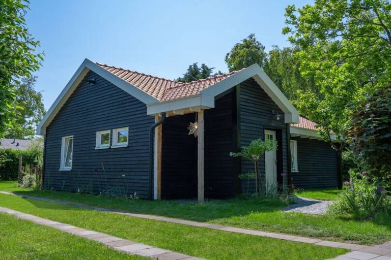 Ferienhaus mit Terrasse und Garten