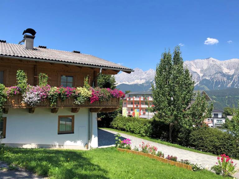 Family-oriented charming rental apartment with garden & terrace | Close to the ski | Perfect for remote work | Pets are welcome — photo 5