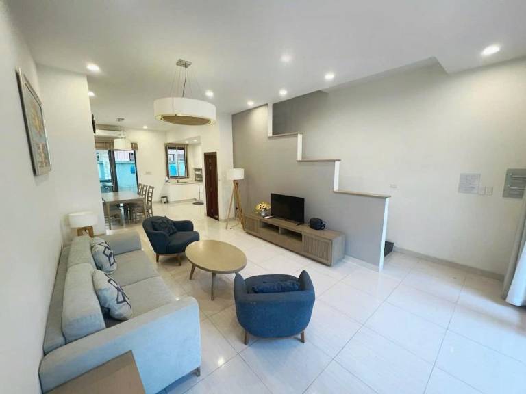 House with barbeque, yard & pool | Water view | Perfect for remote work — photo 4