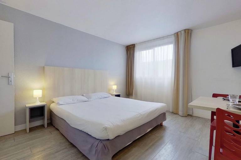 Lovely serviced apartment with yard & terrace | Perfect for remote work | Dogs allowed — photo 2