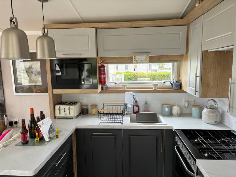 3 bed Caravan - Sleeps 8 - Pets - Parking — photo 2