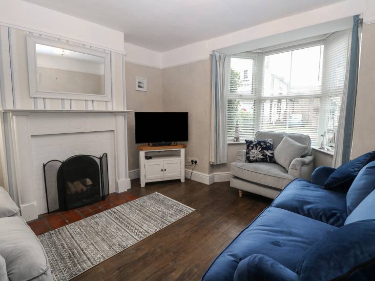 Family-oriented cottage with yard | Beach view | Beach nearby | Pet-friendly — photo 3