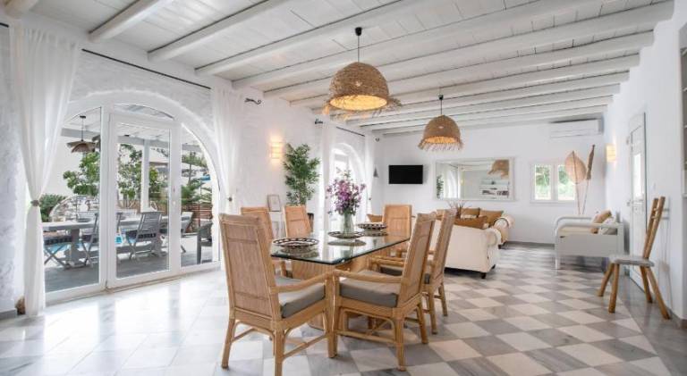 Fully equipped lovely vacation home with terrace, jacuzzi & yard | Close to the beach | Dogs allowed — photo 3