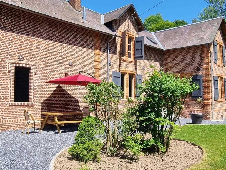 Independent house by the woods with fireplace, bicycles, and pets accepted — photo 2
