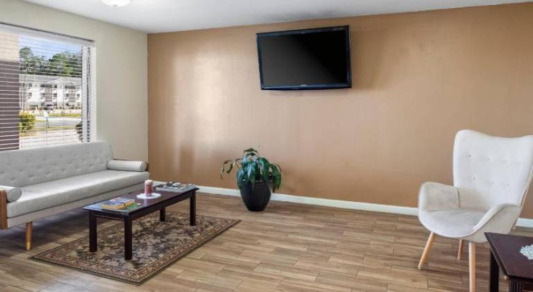 Suburban Studios Hotel Kingsland Near I-95 — photo 5