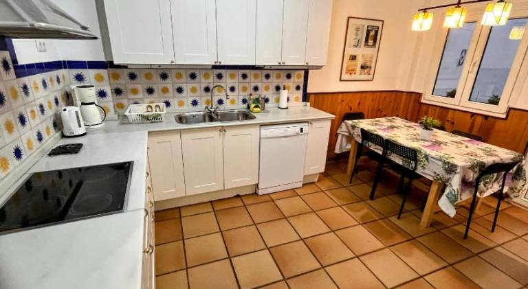 Fully equipped vacation home with terrace | Next to Plaza de España | Pets are welcome — photo 3